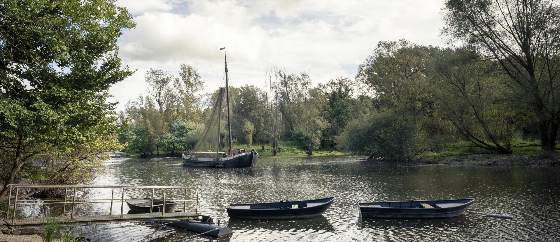 Aalschokker auf dem Altarm der Sieg