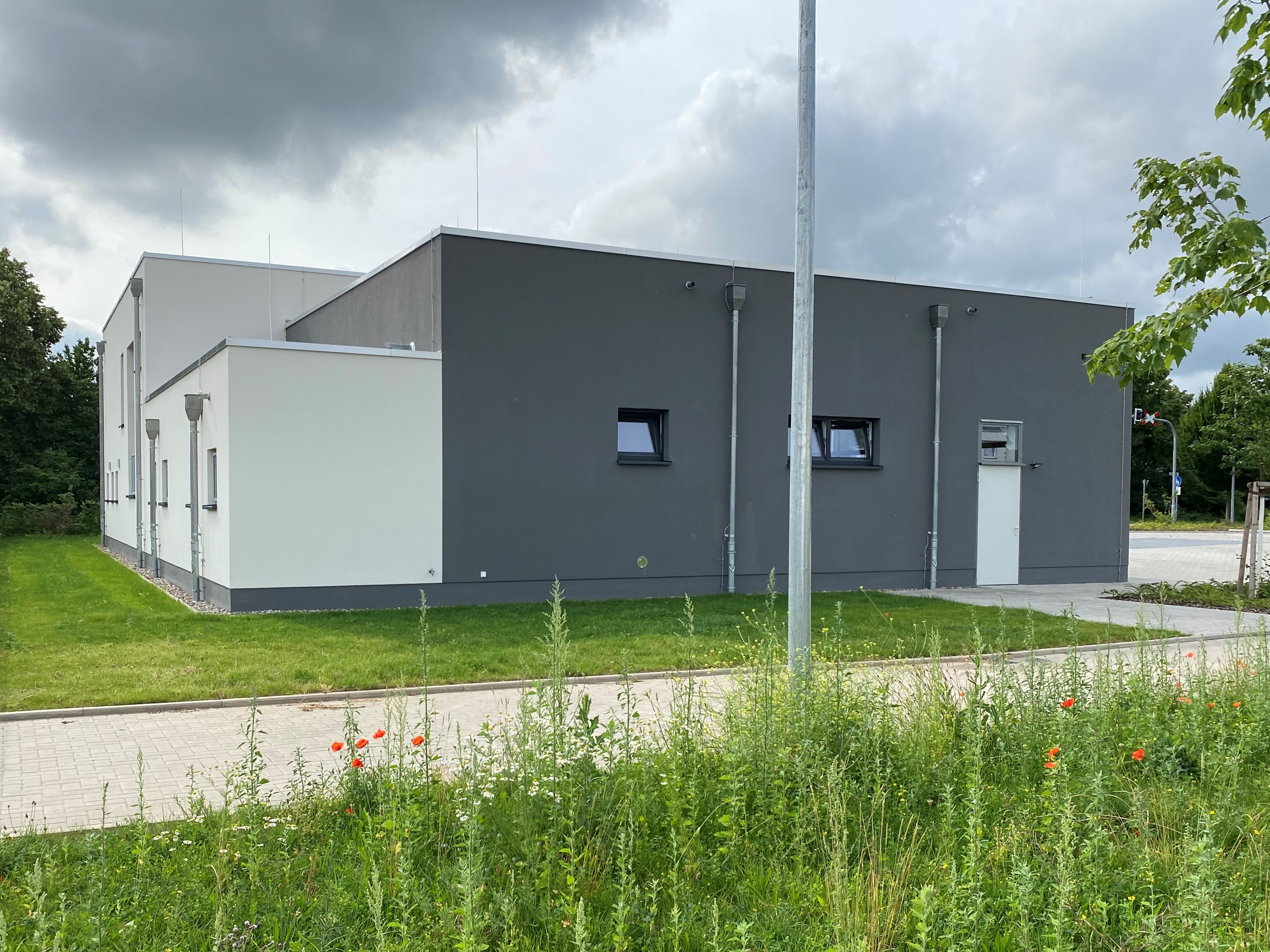 Feuerwehrgerätehaus Bergheim Rückansicht Bild