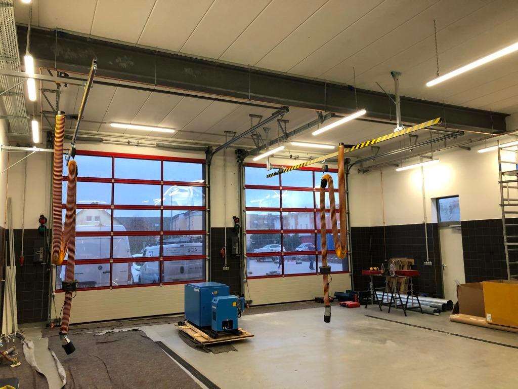 Feuerwehrgerätehaus Bergheim Fahrzeughalle Bild