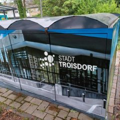 Fahrradboxen mit Kunst von Eugen Schramm