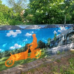 Fahrradboxen mit Kunst von Eugen Schramm