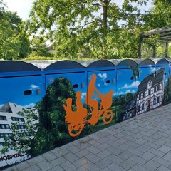 Fahrradboxen mit Kunst von Eugen Schramm