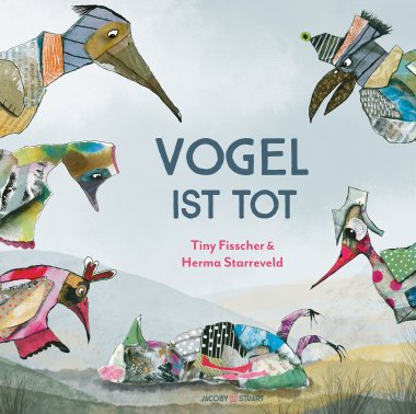 bunte Papiervögel starren auf einen toten, am Boden liegenden Vogel