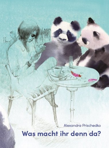 Frau mit Sonnenbrille am Cafétisch, ihr gegenüber Pandas
