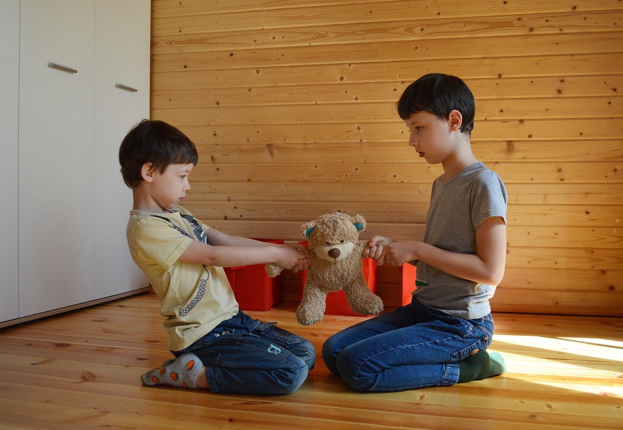 Streitende Kinder