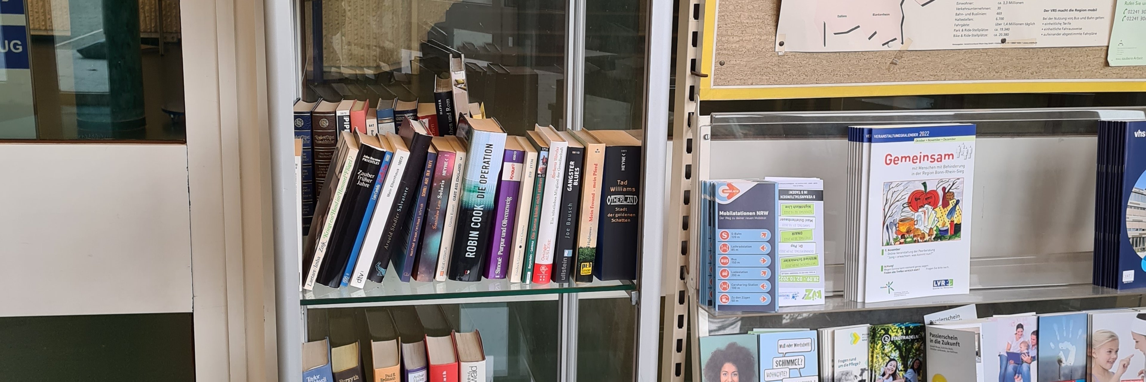 Bücherschrank im Troisdorfer Rathaus