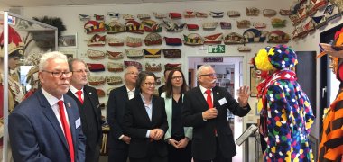 Besuch von Ministerin Ina Scharrenbach und Landtagesabgeordneter Katharina Gebauer im Karnevalsmuseum