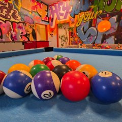 Billardtisch mit Billardkugeln