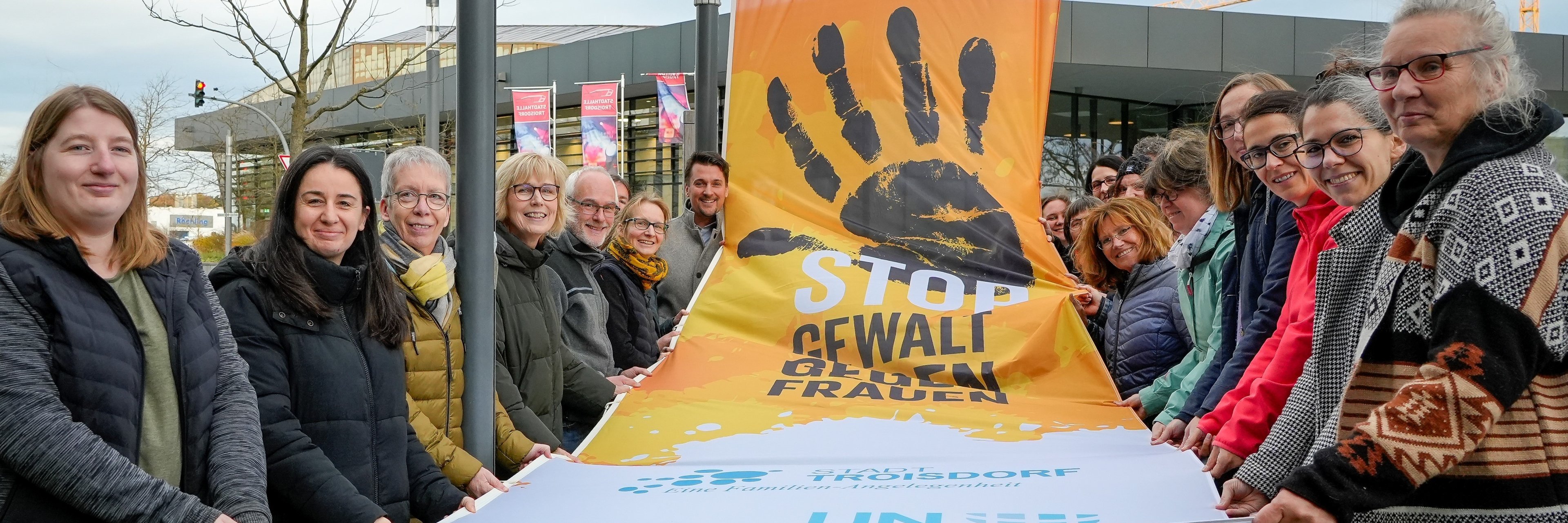 Mitarbeiterinnen der Stadtverwaltung gemeinsam mit dem Bürgermeister