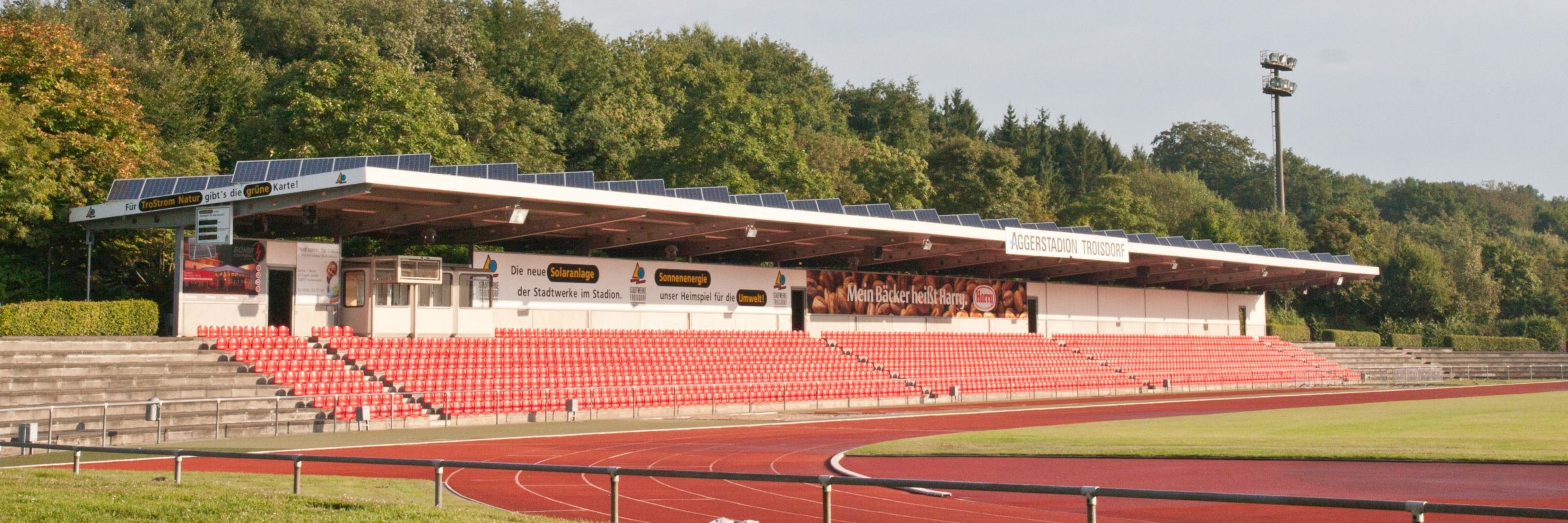 Aggerstadion Blick auf die Sporttribüne des Aggerstadions