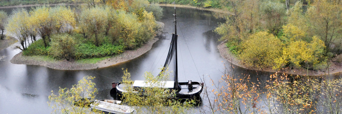 Fischerboot auf Gewässer