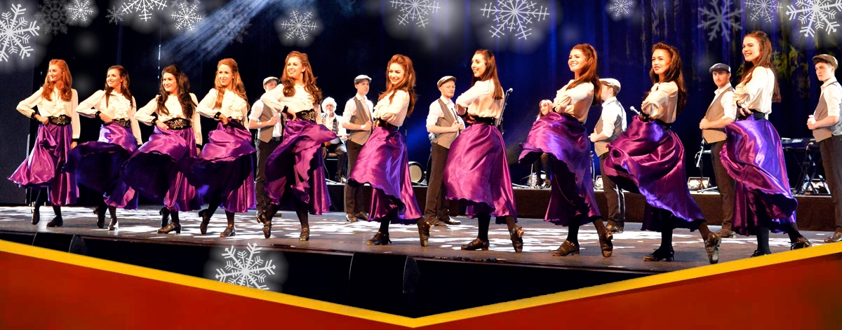 Danceperados of Ireland zeigen irischen Stepptanz bei festlichem Weihnachtsauftritt.