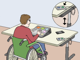 Mann im Rollstuhl am Schreibtisch