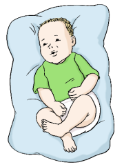 Ein Baby das auf einer Decke liegt