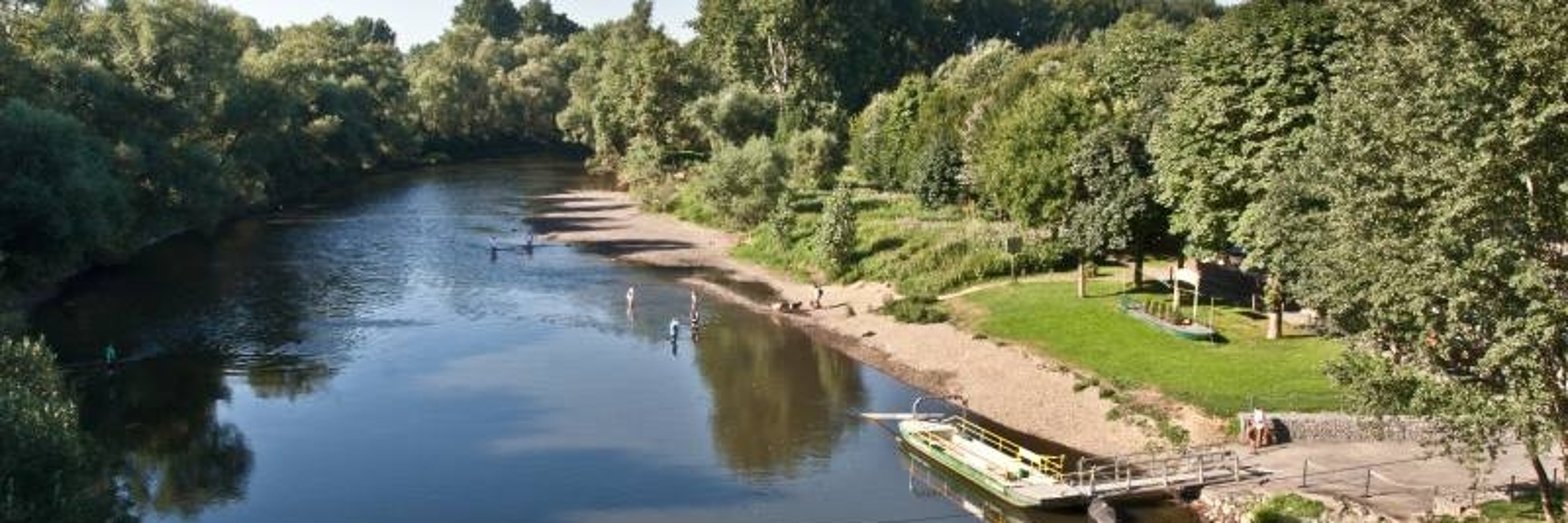 Sieg mit Fähranlegestelle und Gaststätte Luftaufnahme der Sieg mit Fähranlegestelle und Gaststätte