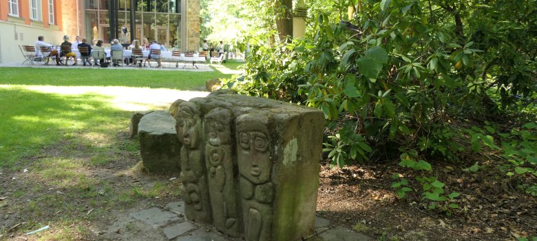 Reliefstein, Burg Wissem (Burgpark)
