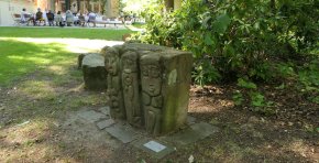 Reliefstein, Burgpark