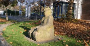 Sitzende Figur Sitzende Figur