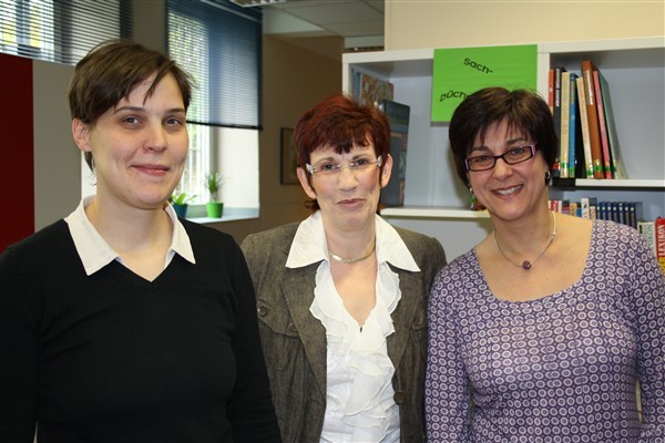 Kümmern sich um die Schulbibliothek: v.l. Monique Hodgson, Dagmar Kern-Wasserfuhr und Monika Herschbach-Mnich.