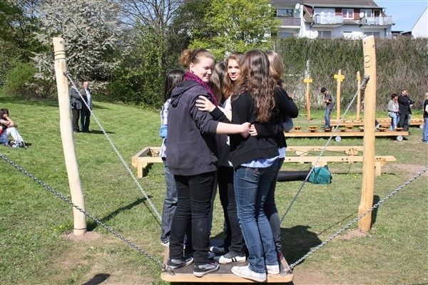 Spielende Schüler am Gymnasium Altenforst