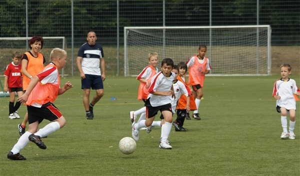 Im Fußballcamp des Jugendamts