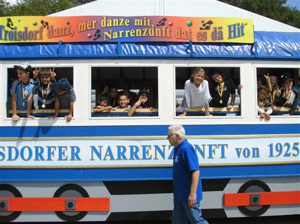 Viel Spaß hatten die Kinder, die vom Mehrgenerationenhaus aus einen Ausflug zur Troisdorfer Narrenzunft machten.