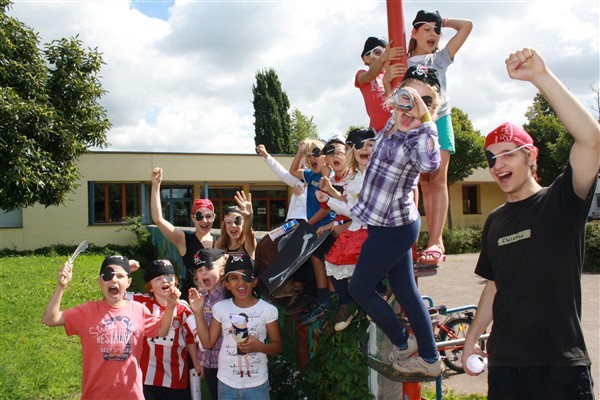 Kesse Piraten steuerten unverhohlen auf das Stadtteilhaus zu