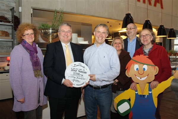 Hilfe für soziale Anliegen: v.l. Claudia Hoffmann, Bürgermeister Klaus-Werner Jablonski, Udo Hänold, Monika Bähr, Rolf Bertsche und Dieter Küpper.
