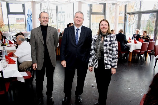 Dank für langjährige Arbeit: v.l. Stephan Dreesbach, Bürgermeister Klaus-Werner Jablonski und Tanja Gaspers hatten Jubilare und Ruheständler der Verwaltung eingeladen.