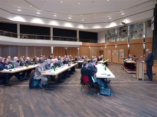 Die Mitglieder der Hochwasser-Notgemeinschaft trafen sich im Trockenen in Rees.