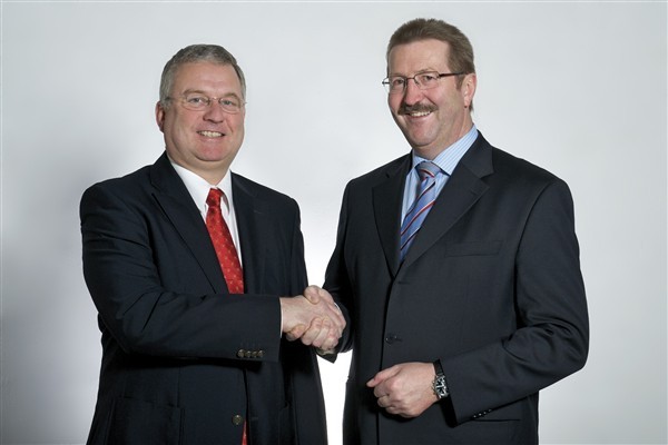 Bürgermeister Klaus-Werner Jablonski (links) gratulierte Staatssekretär Dr. Robert Kloos zum neuen Amt im Bundeslandwirtschaftsministerium.