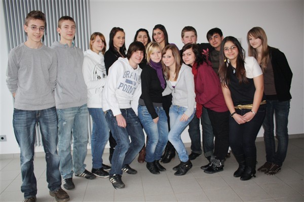 Traumberuf anscheind gefunden: Schülerinnen und Schüler am Abschlusstag des Berufsfindungs-Projekts an der Realschule Troisdorf.