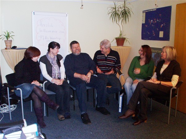 PfAu mit Palme: Mitstreiter des Projekts bei einem Vorbereitungstreffen.