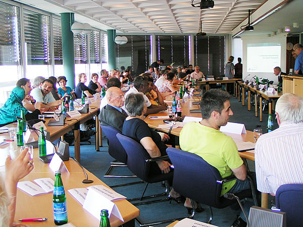 Teilnehmer mit und ohne Migrationsvordergrund diskutierten über Integrationsarbeit in Troisdorf.