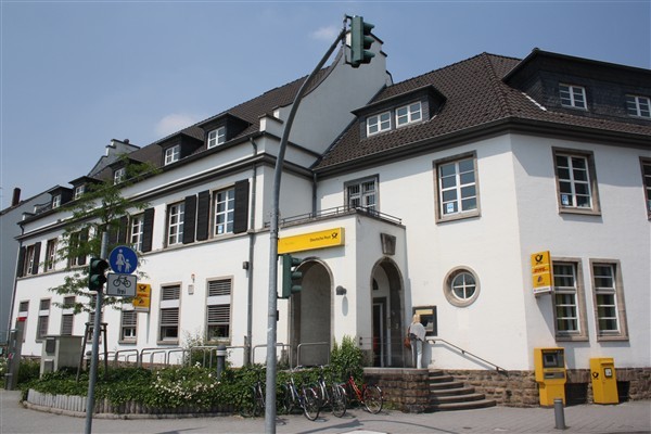 Bleibt weiterhin Post: Das attraktive Post-Gebäude in der Straße mit dem passenden Namen.