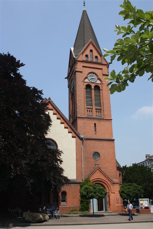 In der schönen Johanneskirche findet das Konzert zweier Jugendorchester statt.