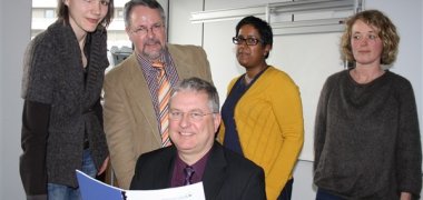 Integrationsbericht Troisdorf: Bürgermeister Jablonski mit Steinhoff, Schweitzer, Nising, Rommel