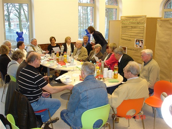 Senioren aus dem Wohnviertel Altenforst trafen sich zum Gespräch im neuen Familienzentrum im Alten Wasserwerk.