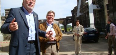 Schliekert und Alfter begrüßen Teilnehmer des Sportvergleichskampfs in Genk.