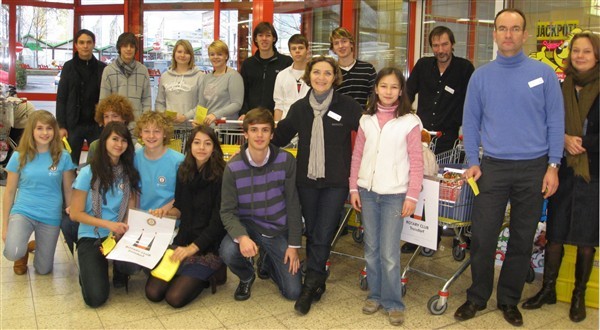 Die Jugendlichen engagieren sich sozial für die Troisdorfer Tafel.