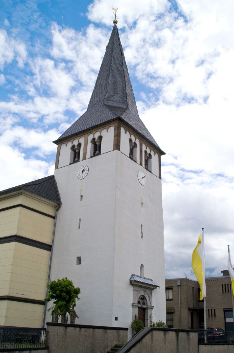 Besichtigt wird die Pfarrkirche St. Johannes in Sieglar.