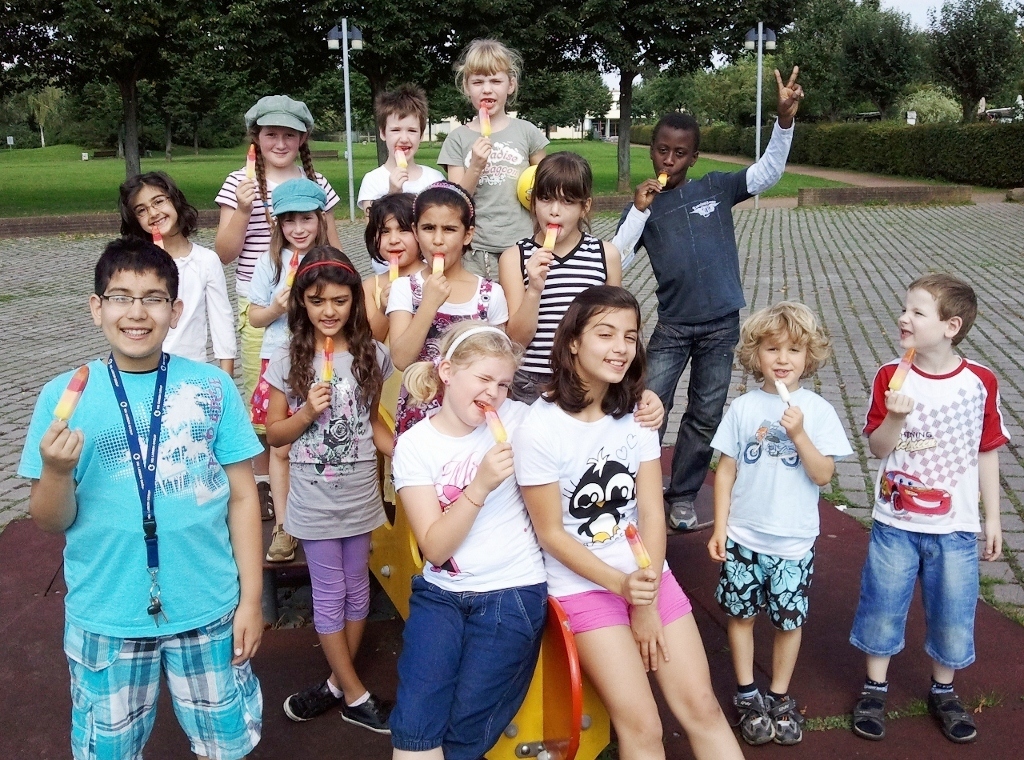 Viel Spaß hatten die Kinder beim Eisessen nach dem Singen und Basteln im Stadtteilhaus FWH
