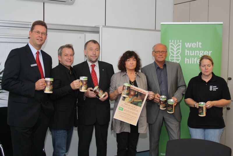 Wolfgang und Helga Högemann (Mitte) starteten Troisdorfer Spendenaktion.