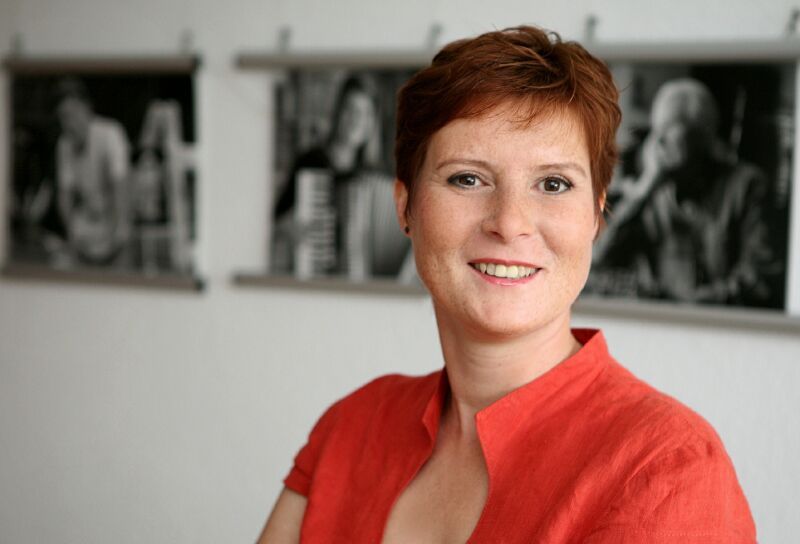 Petra Steuer-Metzger zeigt Lichtkunst ohne Kunstlicht.