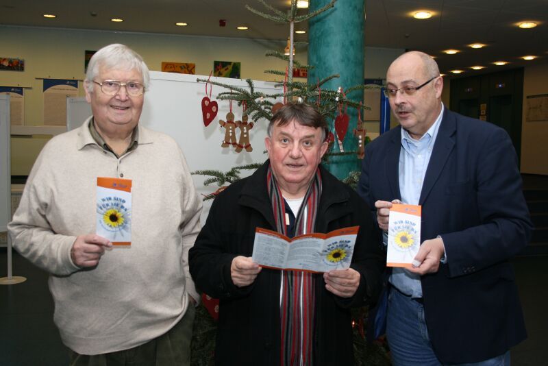 Freuen sich auf weitere Mitstreiter: v.l. Albert Ossendorf, Werner Zander und Rolf Bertsche mit den neuen Faltblättern.