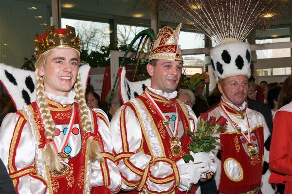 Auch das Troisdorfer Dreigestirn wird im Festzelt erwartet.
