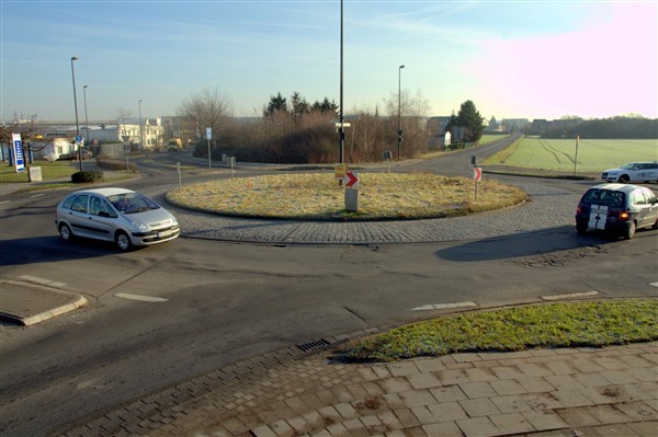 Der Kreisverkehr im Spicher Norden, der sich in einem desolaten Zustand befindet, wird saniert.
