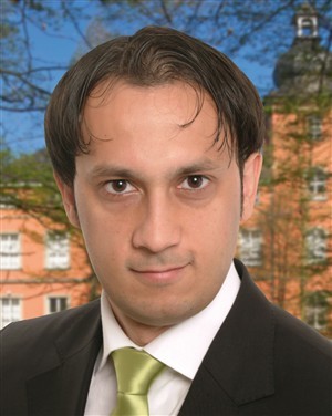 Setzt den Kaffee auf: Abdulrahman Köylüoglu freut sich auf viele Gäste im Büro des Integrationsrats.