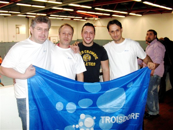 Der Integrationsrat zeigte Flagge und kickte eifrig mit: v.l. Mehmet Kioutsouk Hasan, Hasan Kir, Islam Turhan und Abdulrahman Köylüoglu.