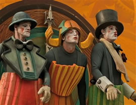 Ein menschliches Glockenspiel: die Companyia La Tal aus Spanien zu Gast in Troisdorf